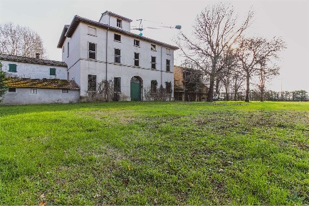 Foto Rustico in Via Erbosa, Ravenna di 1048 m² con 20 locali in vendita