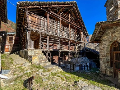 Foto Baita in vogna sotto, Alagna Valsesia di 311 m² con 22 locali