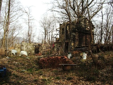Foto Rustico in Via Per Pettenasco, Miasino di 100 m² con 2 locali