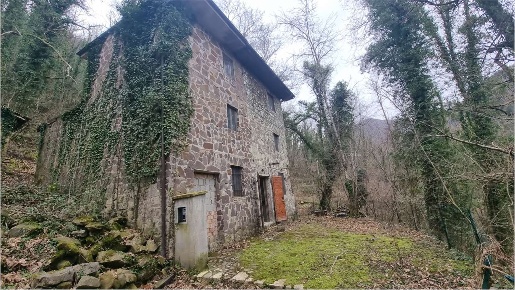 Foto Rustico in Barbamento, Pescaglia di 120 m² con 8 locali in vendita