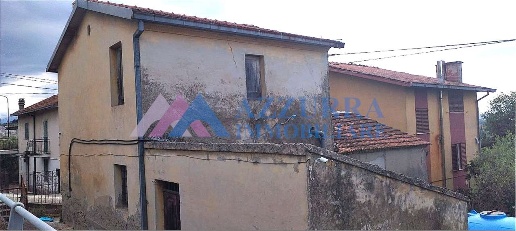 Foto Rustico a Lanciano di 92 m² con 5 locali in vendita