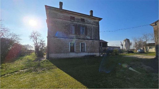 Foto Rustico in Strada Statale Goitese 299, Goito Centro di 450 m²