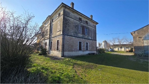 Foto Rustico in Strada Statale Goitese 299, Goito Centro di 450 m²