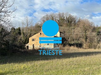 Foto Rustico a Urbino di 320 m² con 10 locali in vendita