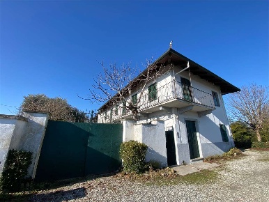 Foto Rustico a Collegno di 180 m² con 8 locali in vendita