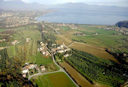 Foto Rustico a Lonato del Garda di 1300 m² con 8 locali in vendita