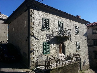 Foto Rustico in via San Bartolomeo, Vagli Sotto Roggio di 200 m² in vendita