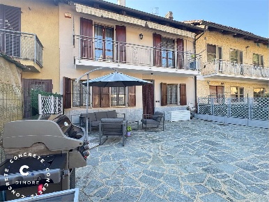 Foto Rustico in Via della Chiesa 4, Pralormo Centro di 142 m² con 4 locali