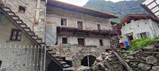 Foto Rustico in Località Torille, Verrès Torille Rivarolla di 43 m²