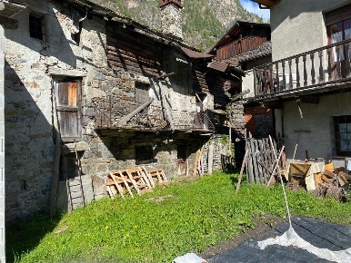 Foto Rustico in Frazione Arcesaz, Brusson Arcesaz di 120 m² con 4 locali