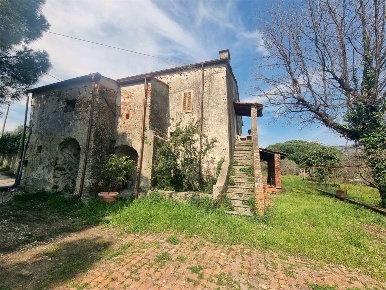 Foto Rustico in via Cerreti 10, Santo Stefano di Magra Centro di 204 m²