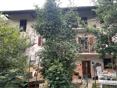 Foto Rustico in VIA oldrina, Castelletto sopra Ticino Centro di 210 m²