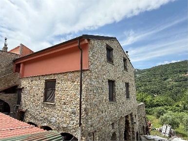 Foto Rustico in Via Berea  6, Vezzi Portio di 500 m² con 15 locali