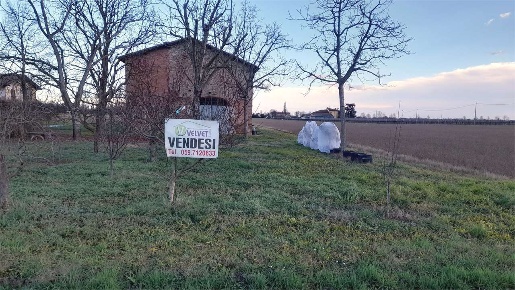 Foto Rustico in VIA MUZZA NUOVA, Castelfranco Emilia di 300 m² in vendita