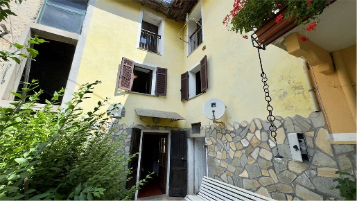Foto Rustico in Via Cesare Battisti, Bardineto di 107 m² con 4 locali
