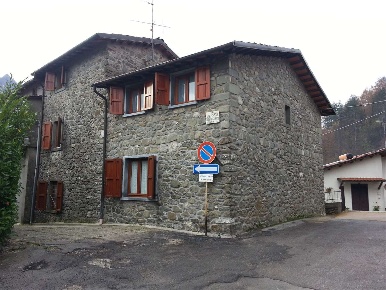 Foto Rustico a Minucciano di 150 m² con 8 locali in vendita