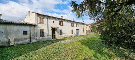 Foto Rustico in Via Postumia, Gazoldo degli Ippoliti di 180 m² con 6 locali