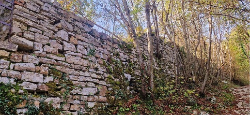 Foto Rustico a Revine Lago di 120 m² con 4 locali in vendita
