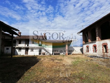 Foto Rustico in Via Maestra Riva  170, Pinerolo Riva di Pinerolo di 700 m²