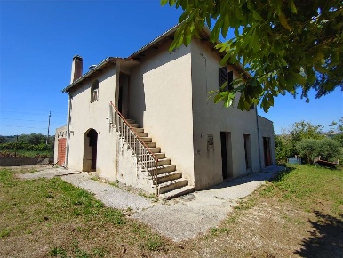Foto Rustico a Montefalco di 200 m² con 6 locali in vendita