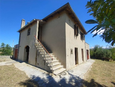 Foto Rustico a Montefalco di 200 m² con 6 locali in vendita