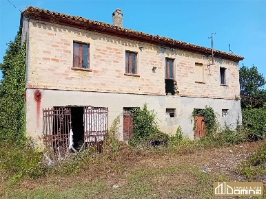 Foto Rustico a Osimo di 385 m² con 7 locali in vendita
