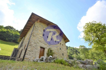 Foto Rustico in Loc. Fina Bassa, Selvino di 128 m² con 3 locali in vendita