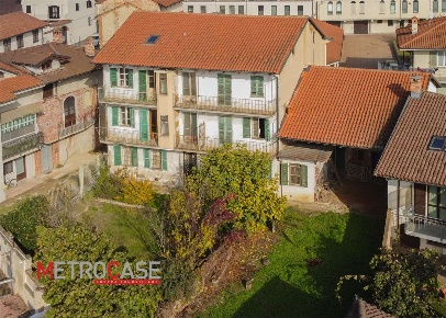 Foto Rustico in Via Arpino  10, Poirino Centro di 300 m² con 17 locali