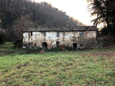 Foto Rustico a Perugia di 300 m² con 6 locali in vendita