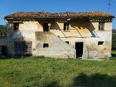 Foto Rustico in VIA SAN VALENTINO, Osimo di 300 m² con 4 locali in vendita