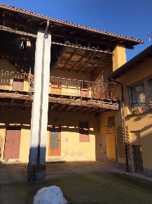 Foto Rustico in VIA ROMA, Capiago Intimiano di 116 m² con 4 locali