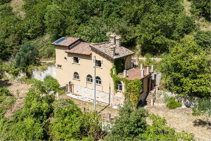 Foto Rustico a Apiro di 190 m² con 4 locali in vendita