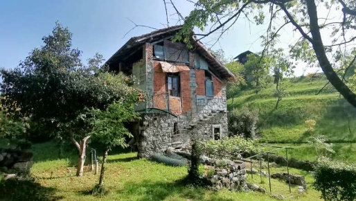 Foto Baita in Via Frua 30, Madonna del Sasso di 200 m² con 5 locali