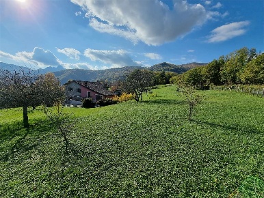 Foto Rustico in Via Careggine, Castelnuovo di Garfagnana di 240 m²