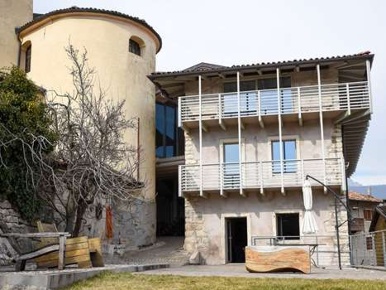 Foto Rustico a Rovereto di 450 m² con 10 locali in vendita
