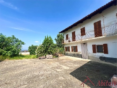 Foto Rustico a La Morra di 300 m² con 5 locali in vendita