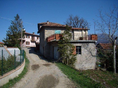 Foto Rustico a Camporgiano di 200 m² con 10 locali in vendita