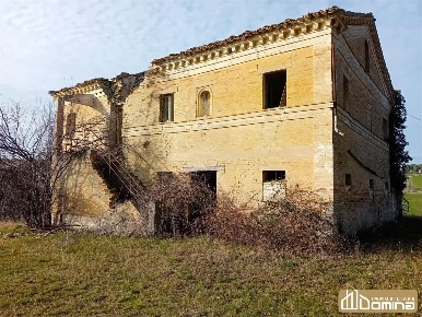 Foto Rustico in Settefinestre, Montefano di 417 m² con 8 locali in vendita