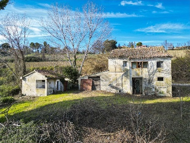 Foto Rustico a Ancona di 230 m² con 8 locali in vendita