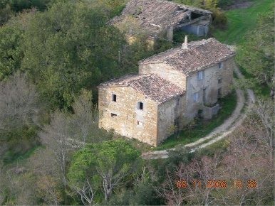 Foto Rustico in Via Casali, Pioraco Seppio di 400 m² con 15 locali