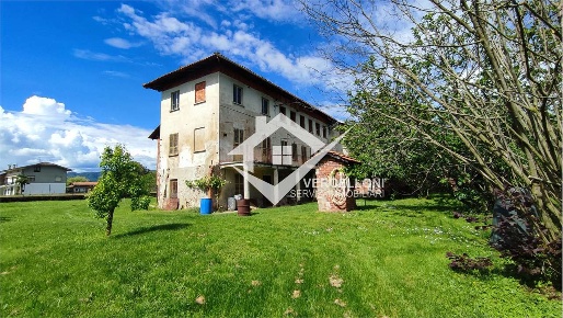 Foto Rustico in Via Gramsci  11, Prato Sesia Centro di 190 m² con 10 locali