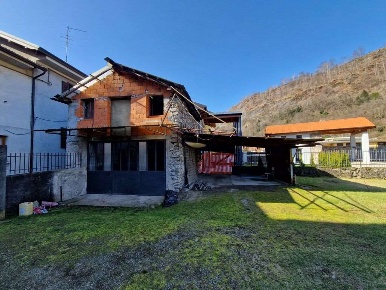 Foto Rustico in Via Fucine, Omegna Centro di 60 m² con 2 locali in vendita