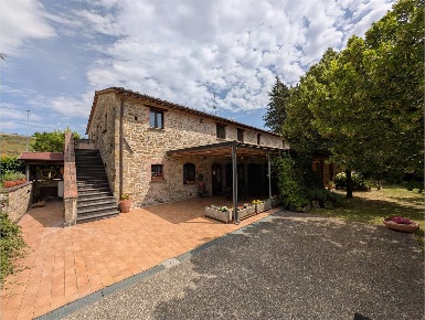 Foto Rustico a Valfabbrica di 370 m² con 14 locali in vendita