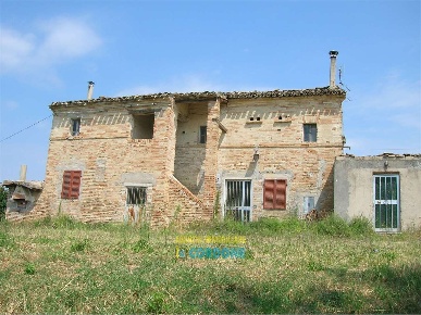 Foto Rustico in Contrada San Zanone, Montegiorgio di 200 m² con 4 locali