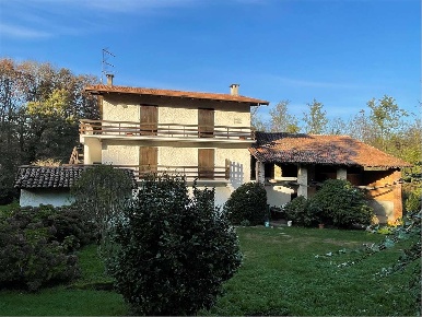 Foto Rustico in Via Valle, Borgo Ticino Centro di 450 m² con 7 locali