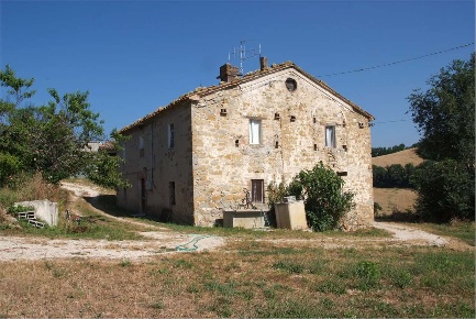 Foto Rustico in Via Casali, Pioraco Seppio di 230 m² con 7 locali