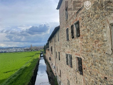 Foto Rustico a Spilamberto di 1432 m² con 9 locali in vendita