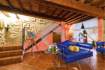 Foto Rustico in Via Sedignano  9, San Polo d'Enza di 500 m² con 12 locali