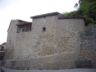 Foto Rustico a Villa Collemandina Centro di 250 m² con 8 locali in vendita