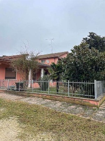 Foto Rustico a Mesola di 250 m² con 12 locali in vendita